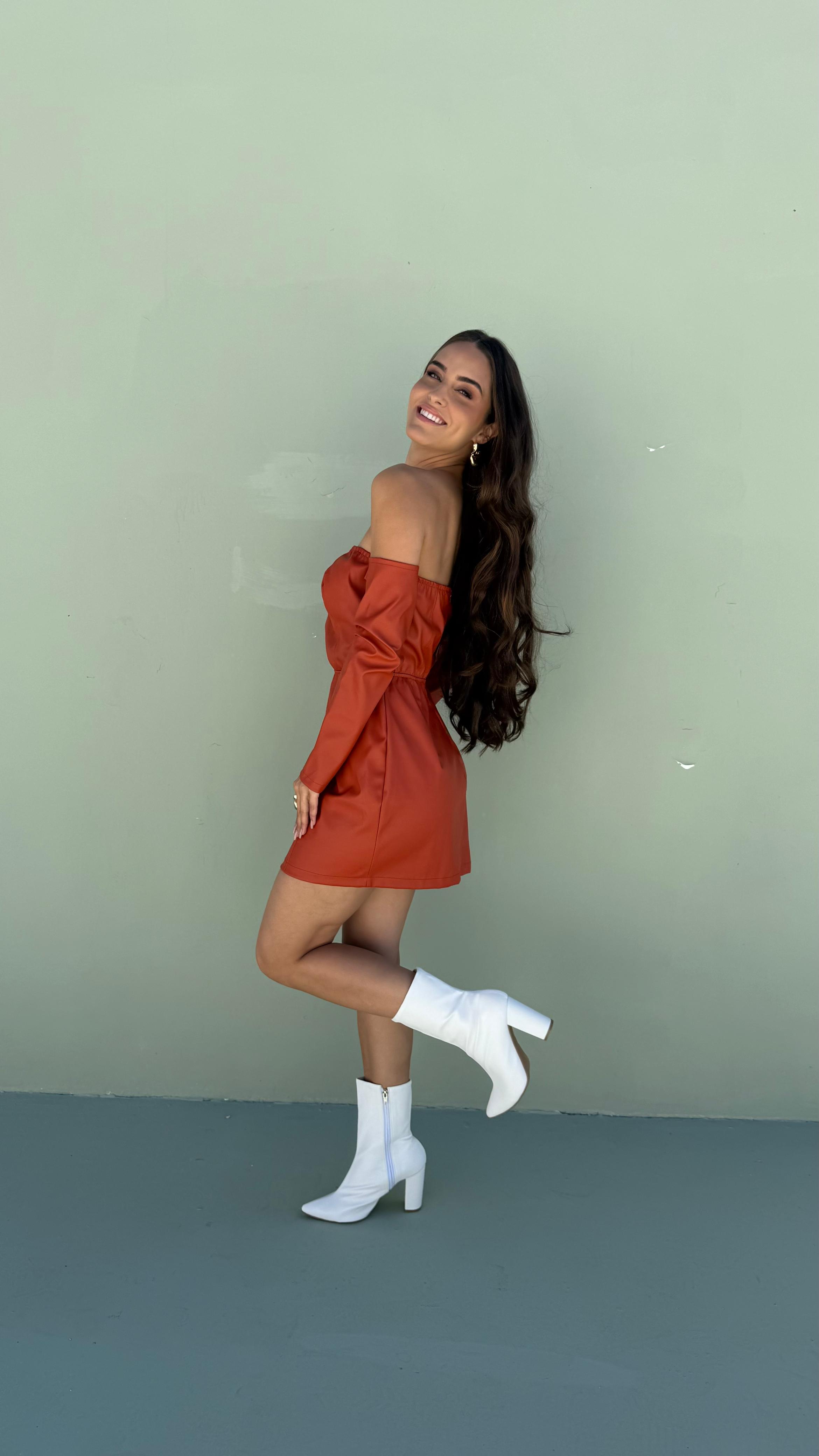 Bota Branca Cano Médio