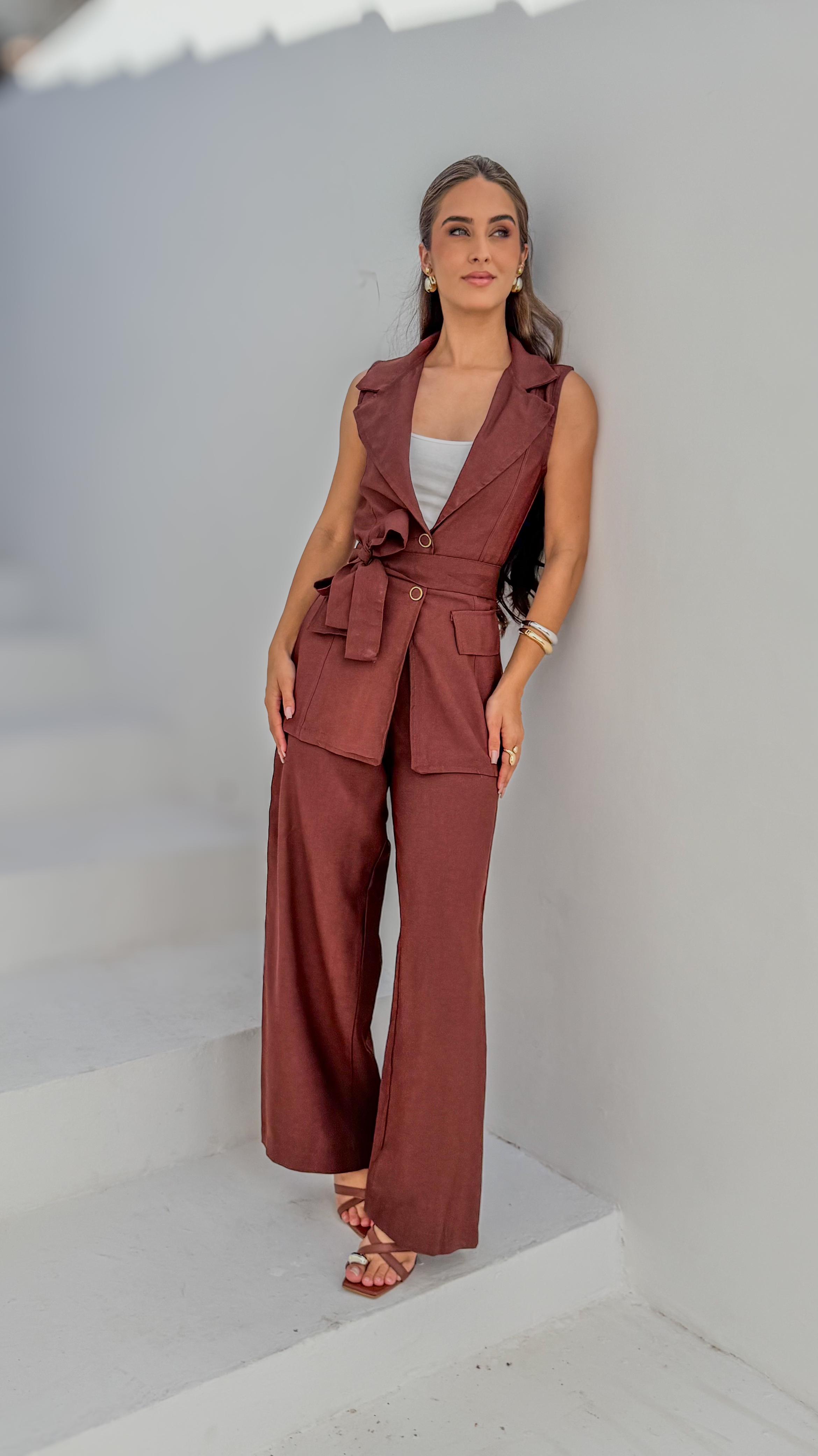 Conjunto de Colete em Alfaiataria – Marrom (Cor do Ano)
